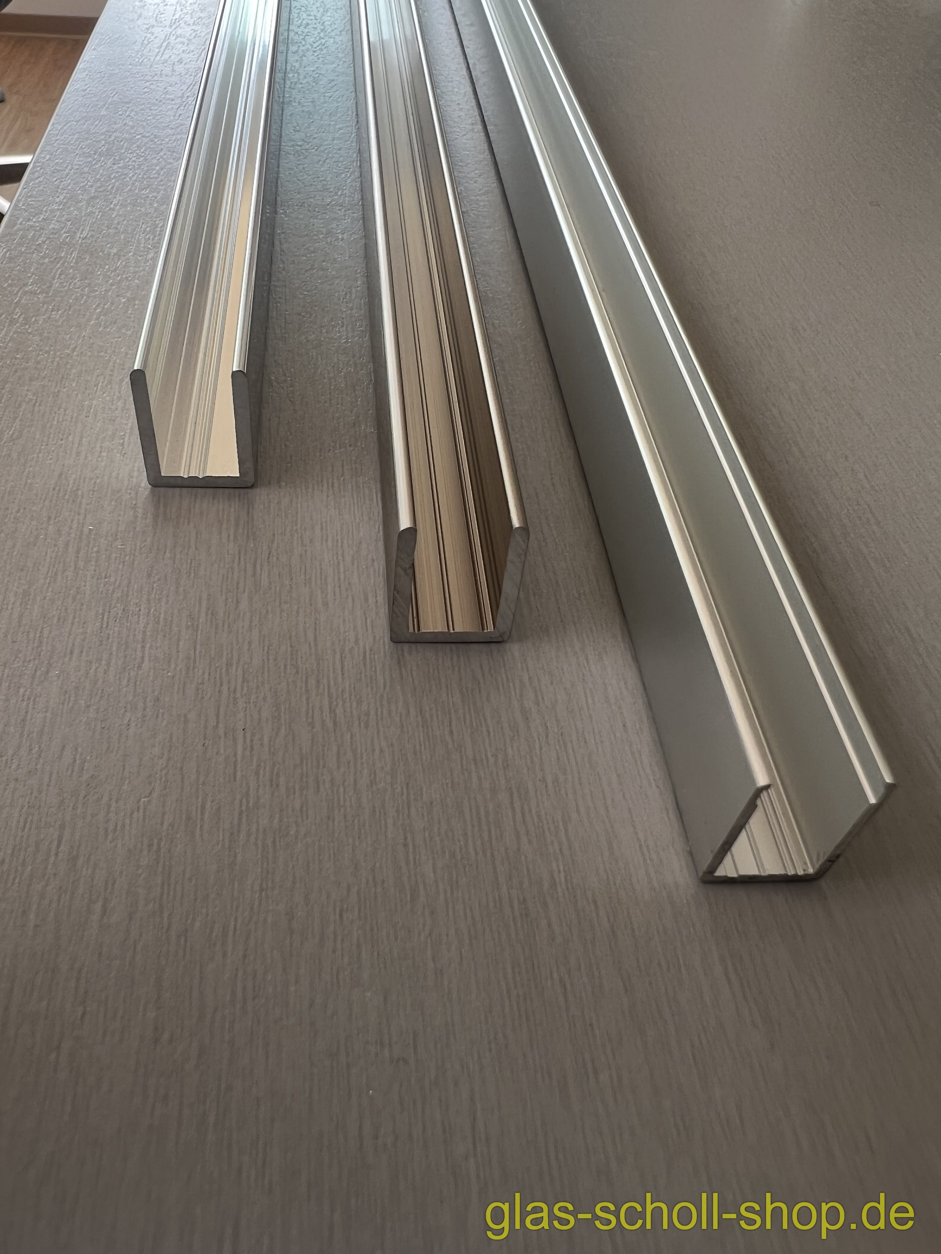 Artikelbild 1 des Artikels “Boden-Wand-Profil (U-Profil) 19x14 2m Länge matt eloxiert“