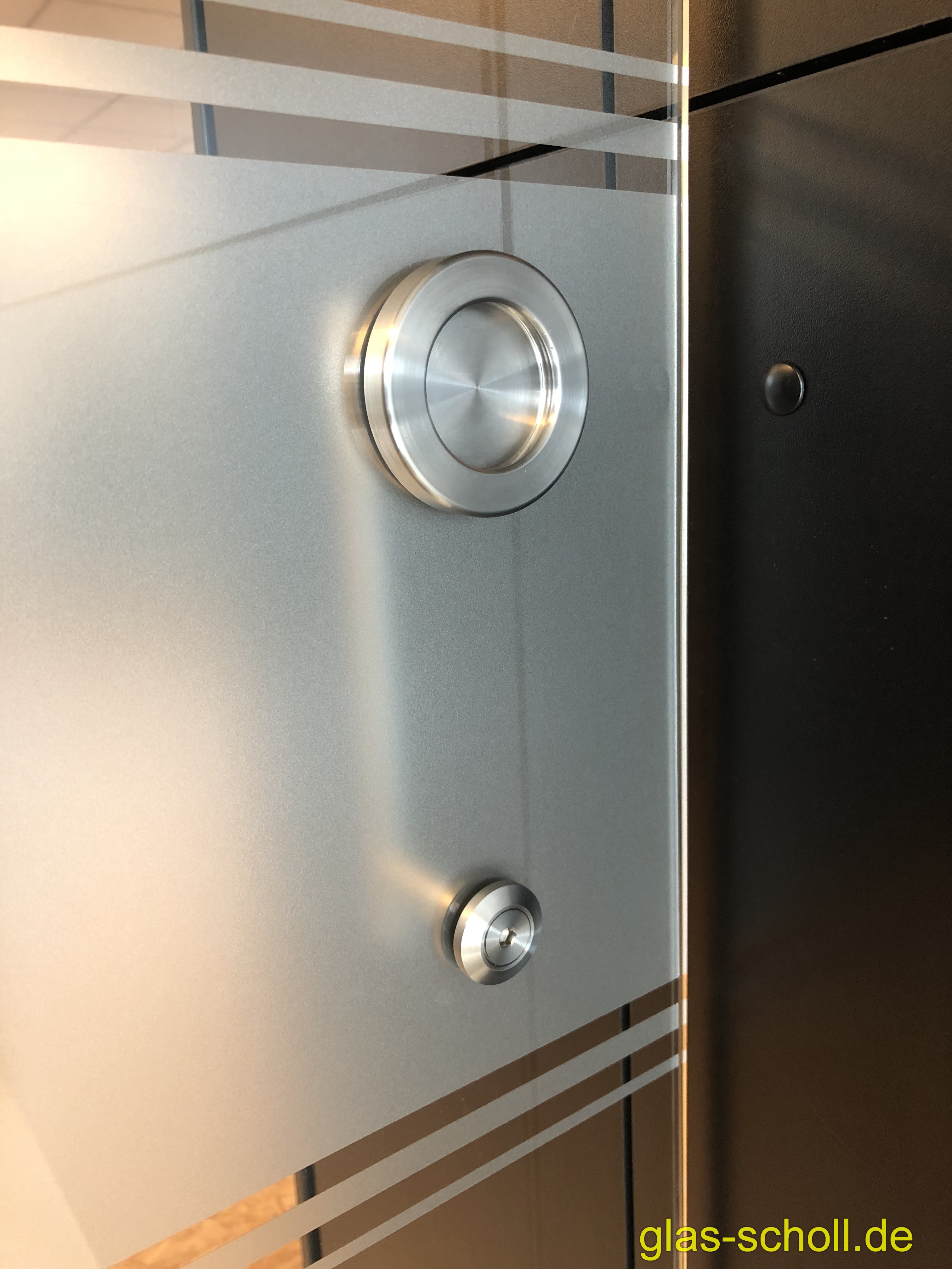 Artikelbild 2 des Artikels “Edelstahl-Stossgriff (rund) mit einseitig runder Griffmuschel “