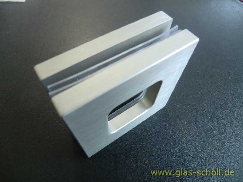 Artikelbild 2 des Artikels “eckige Leichtmetall-Griffmuschel mit Loch 64x64 gebürstete Aluoptik “