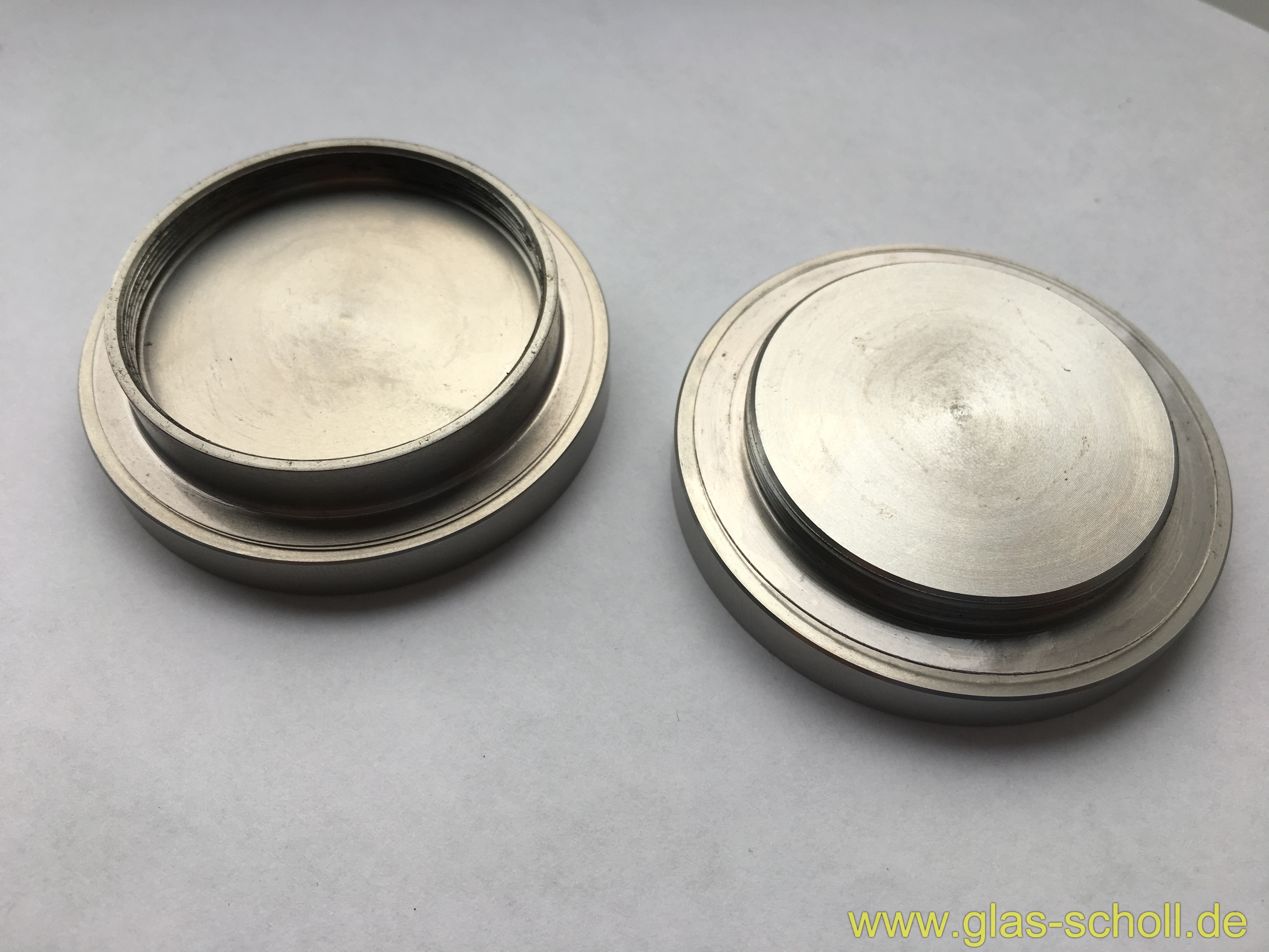 Artikelbild 2 des Artikels “Edelstahl Griffmuschel verschraubbar beidseitig d=60mm Lochbohrung 50mm “