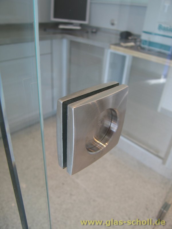 Artikelbild 2 des Artikels “beidseitig aufklebbare -leicht gewölbte- eckige Edelstahl Griffmuschel 60x60 Edelstahl geschliffen“