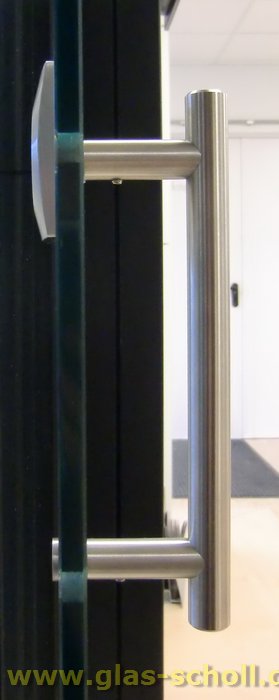 Artikelbild 2 des Artikels “Rundrohr-Edelstahl-Stossgriff mit einseitig eckiger Griffmuschel (Edelstahl) “