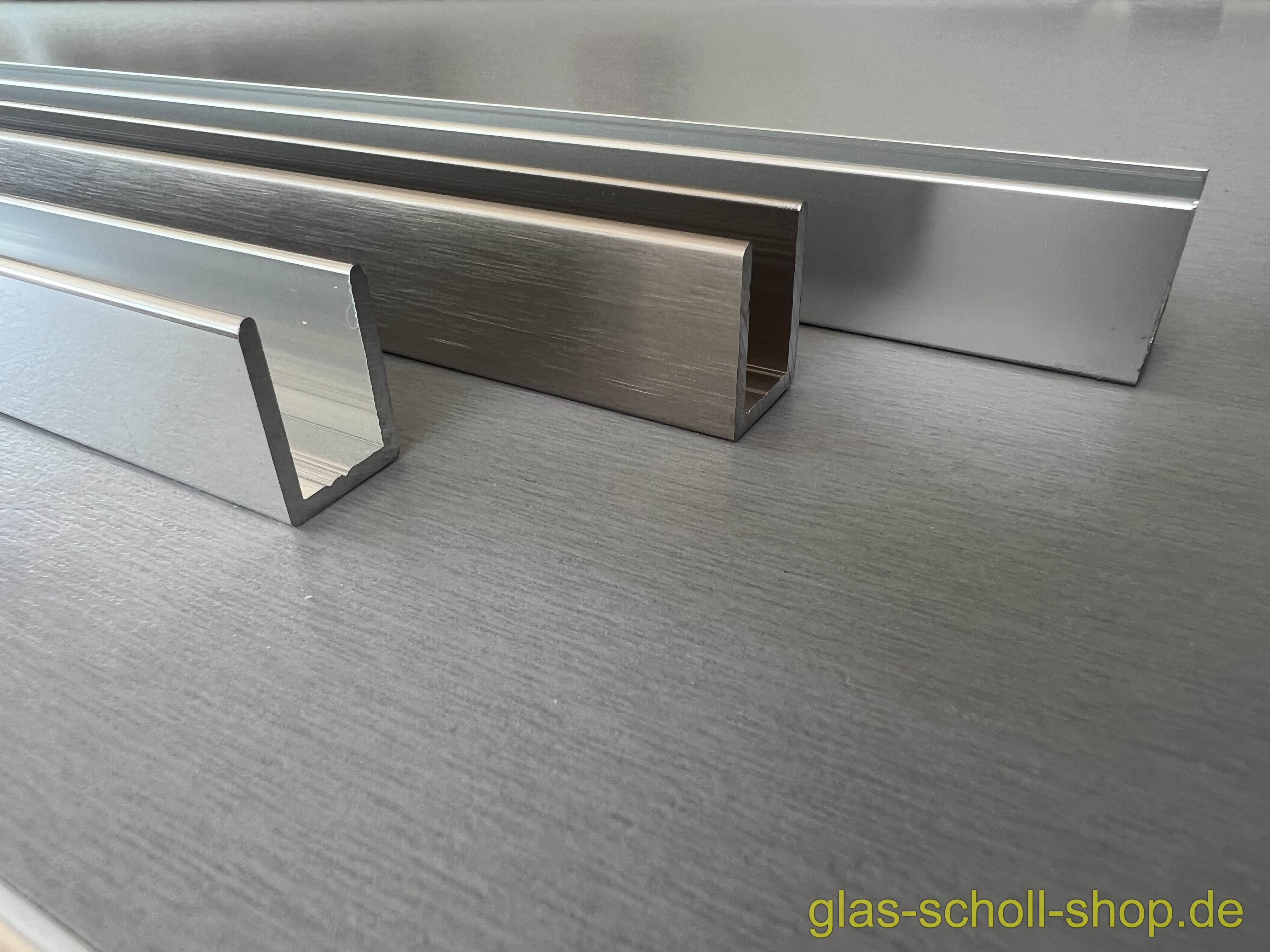 Artikelbild 2 des Artikels “Boden-Wand-Profil (U-Profil) 19x14 2m Länge matt eloxiert“