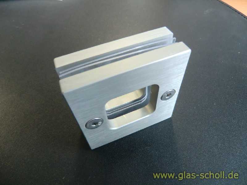 Artikelbild 3 des Artikels “eckige Leichtmetall-Griffmuschel mit Loch 64x64 gebürstete Aluoptik “