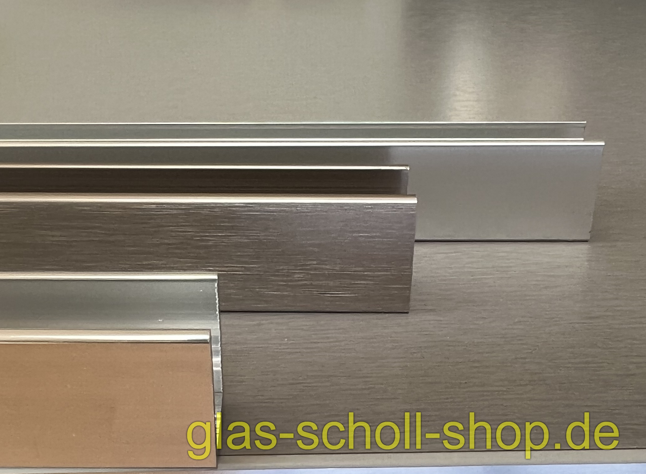 Artikelbild 3 des Artikels “Boden-Wand-Profil (U-Profil) 19x14 2m Länge matt eloxiert“