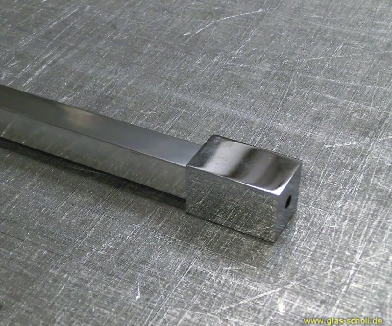 Artikelbild 4 des Artikels “kürzbare quadr. Stabilisierungsstange 15x15 GLAS-WAND (SET) 1500 mm Alu spezialgebeizt glanzeloxiert“