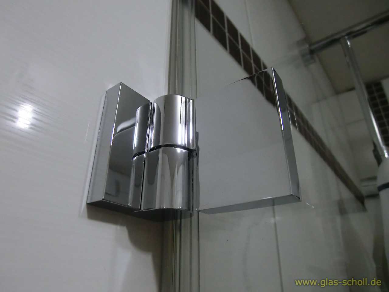 Artikelbild 6 des Artikels “Nivello+ 90° Glas-Wand LINKS Hebe-Senk AUSSENBEFESTIGUNG flächenbündig Anschlag glanzverchromt“