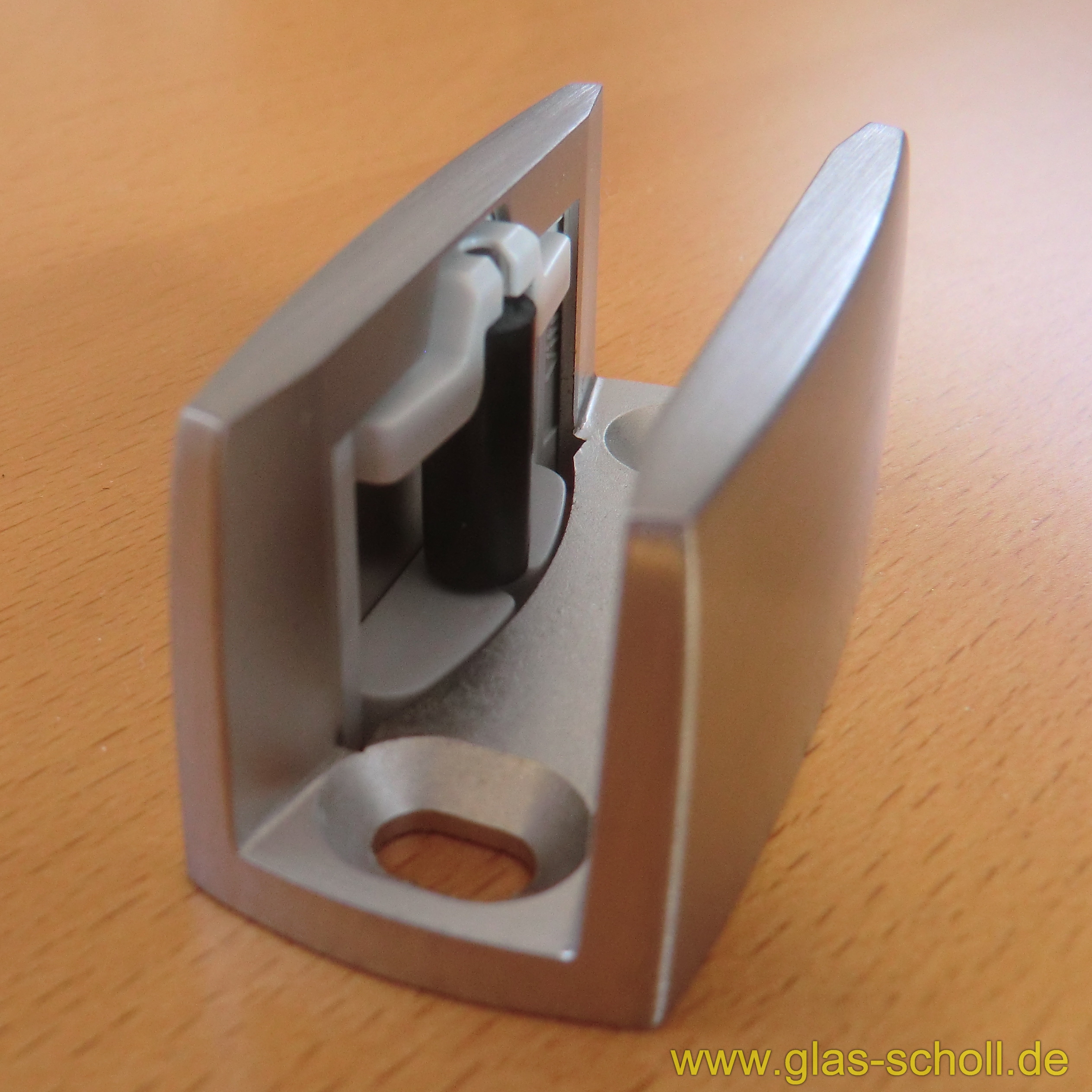 Artikelbild 6 des Artikels “Spezial-Bodenführung für satinierte/mattierte Glasschiebetüren EV1 silber matt“