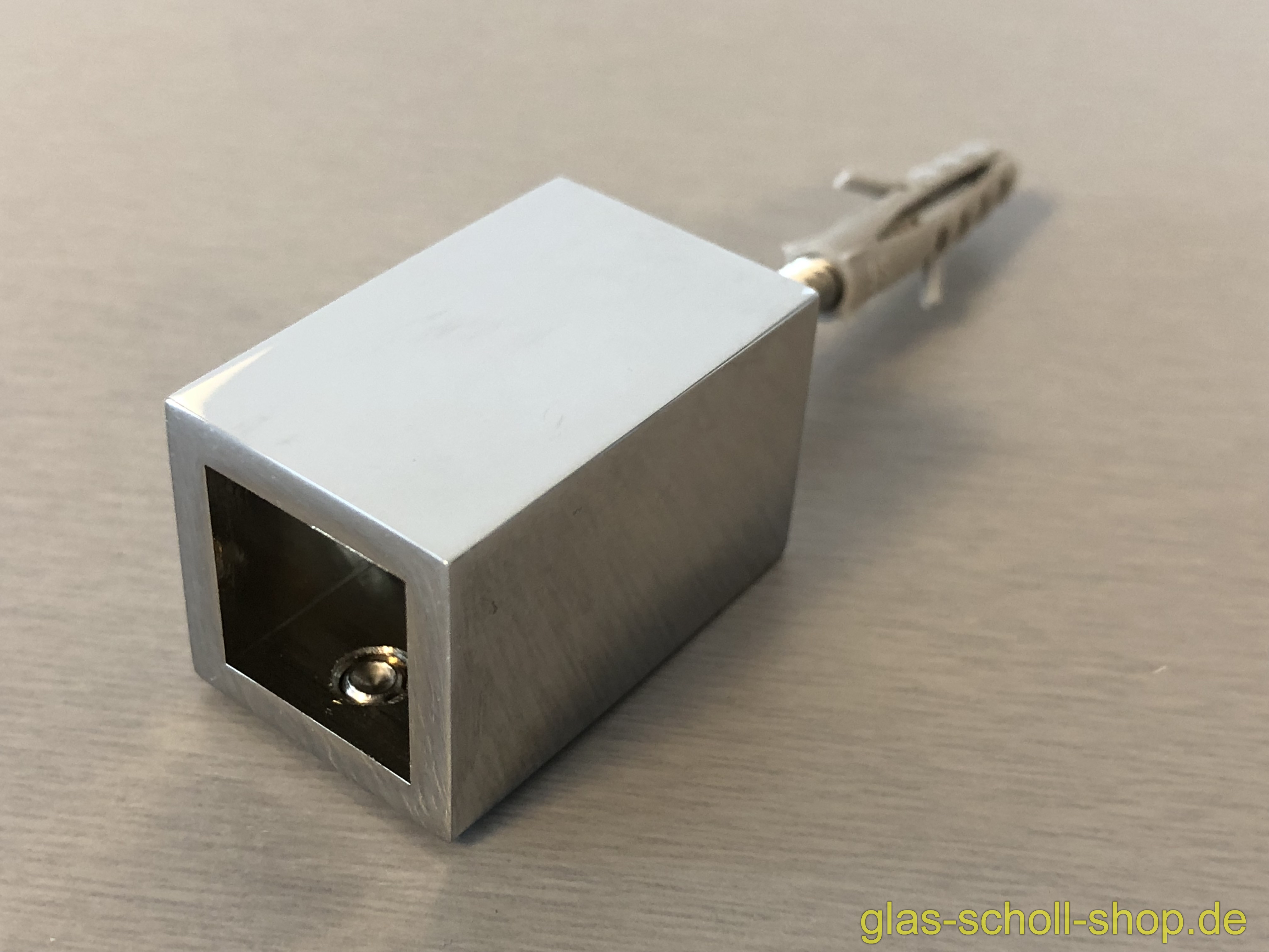 Artikelbild 7 des Artikels “stumpfer 90° Wandadapter für quadr. Stabilisierungsstange 15x15 GLAS-WAND glanzverchromt“